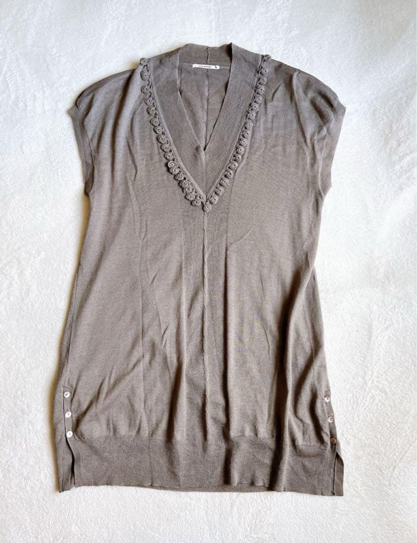 ミナペルホネン 無地 襟元 ノースリーブ サマーニット 軽量 Mサイズ相当