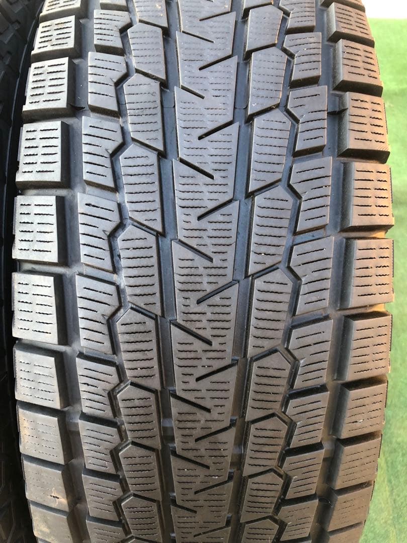 265/70 R16 YOKOHAMA ice GUARD スタッドレスタイヤ