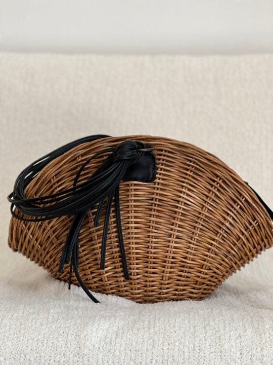 ikot シェル型ラタン バッグ