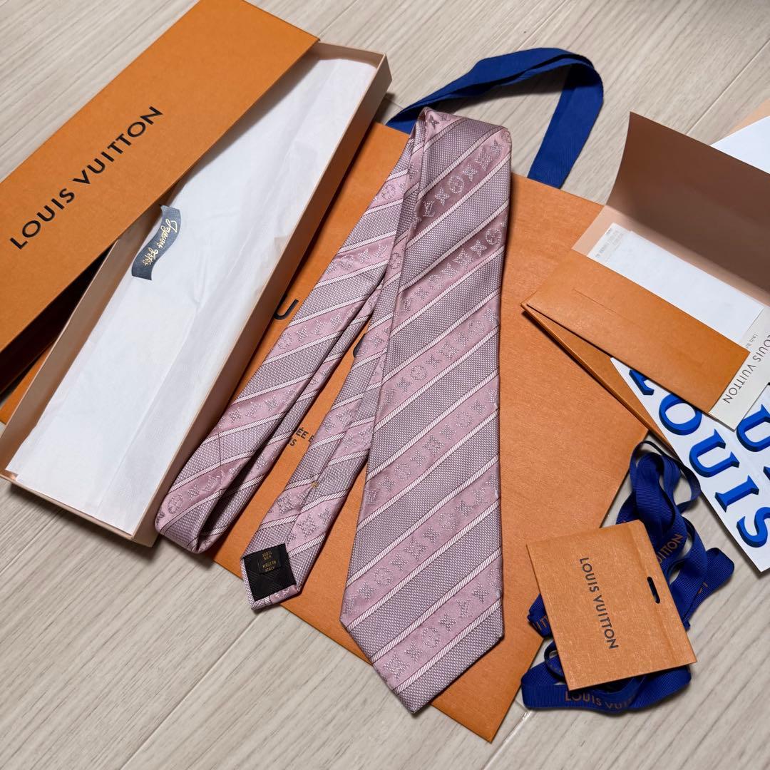 新品箱紙袋セット✨ヴィトンネクタイ　ヴィトン　ネクタイ　ピンク　ピンクネクタイ