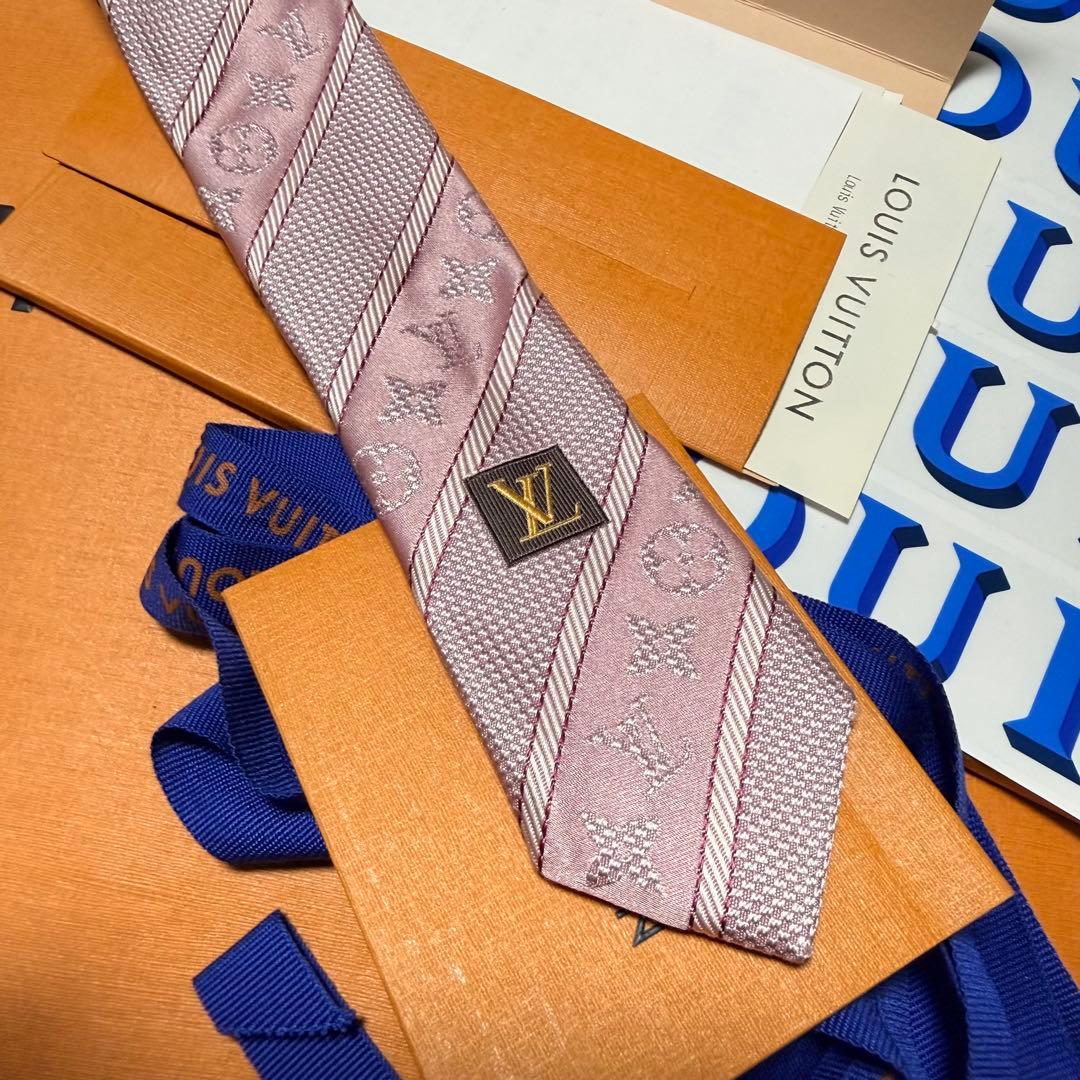 新品箱紙袋セット✨ヴィトンネクタイ　ヴィトン　ネクタイ　ピンク　ピンクネクタイ