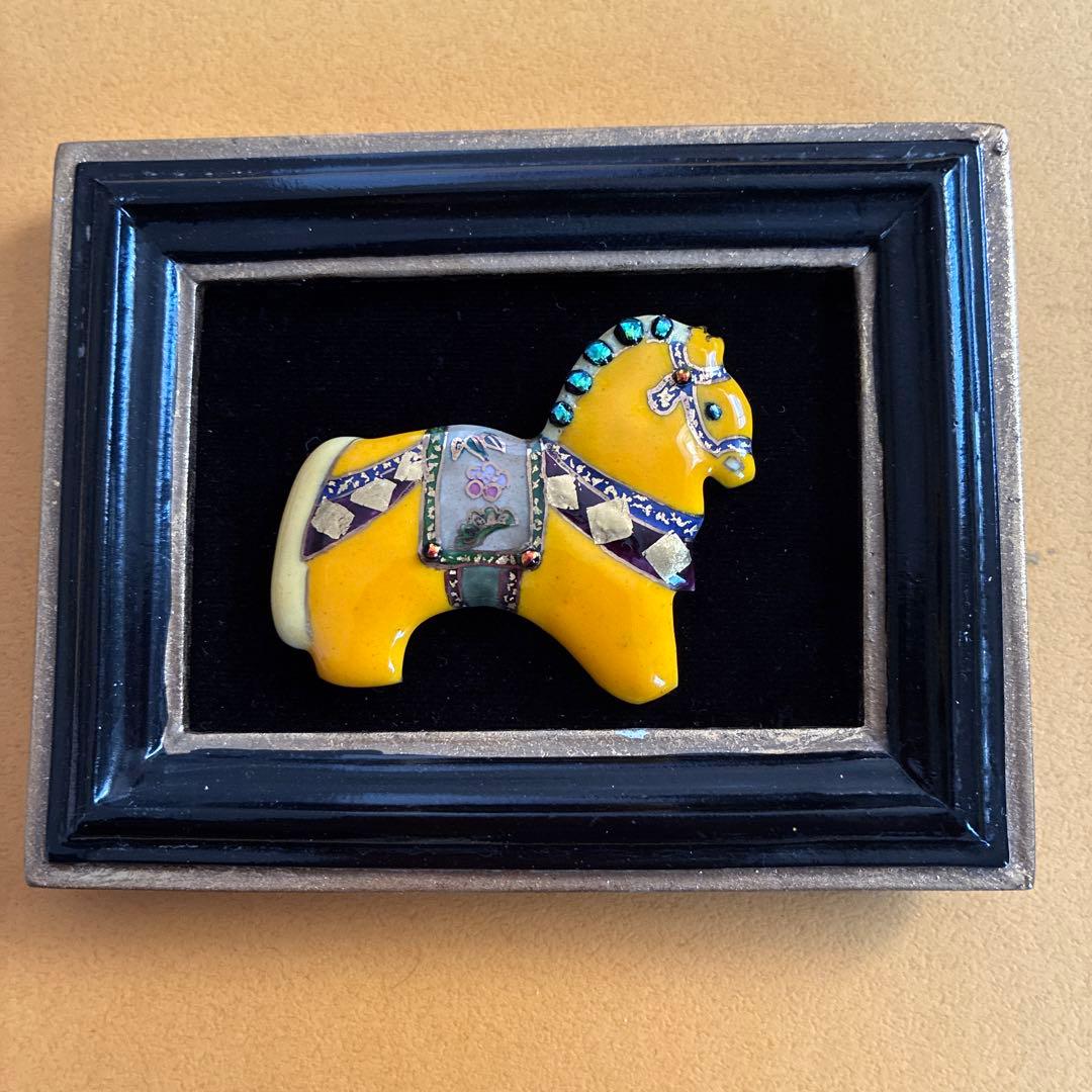 干支　黄色の馬の置物　額入り　七宝焼