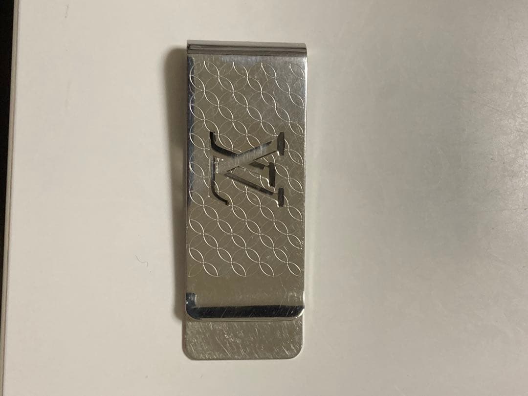 す*し様 Louis Vuitton マネークリップ メタル製