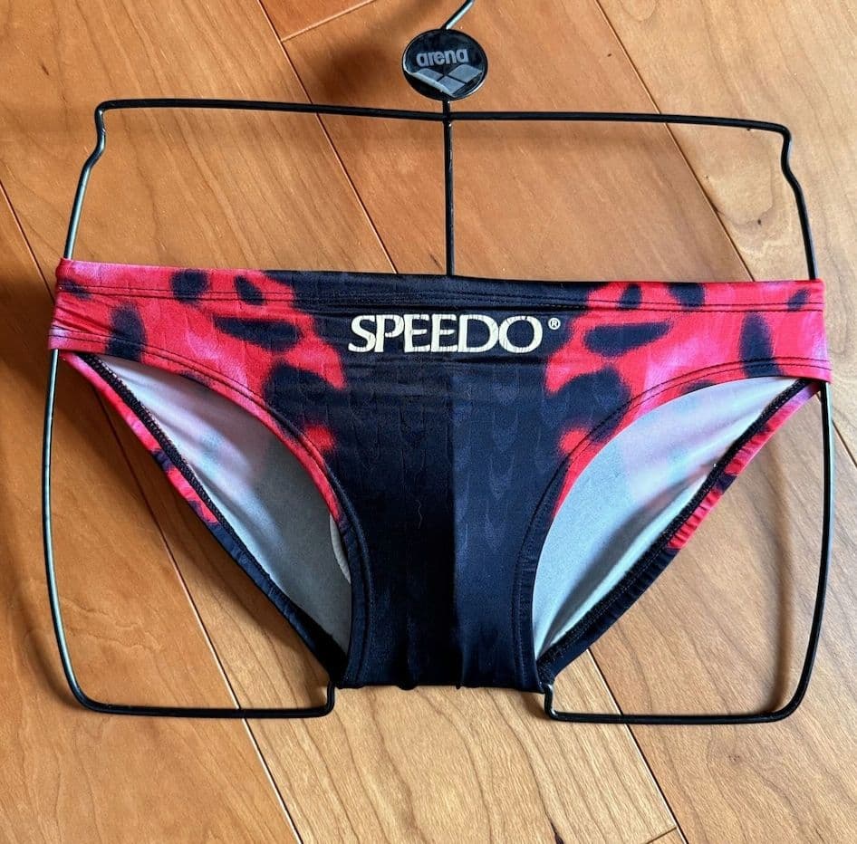 【美品】speedo アクアブレード ブラック×レッド S 光沢 ウロコ　競パン