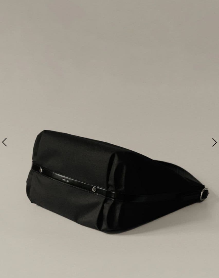 TOUT Y EST　カノ トワルバッグ　ブラック