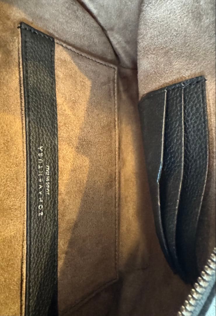 リアム クロスボディバッグ シュリンクレザー ボナベンチュラ