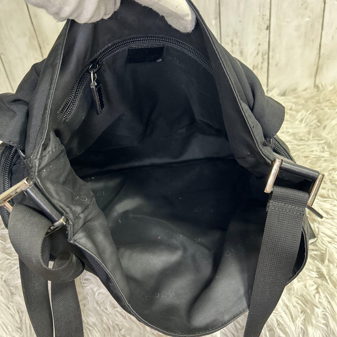 GUCCI ロゴ　ナイロン ショルダーバッグ　メッセンジャーバッグ　ブラック