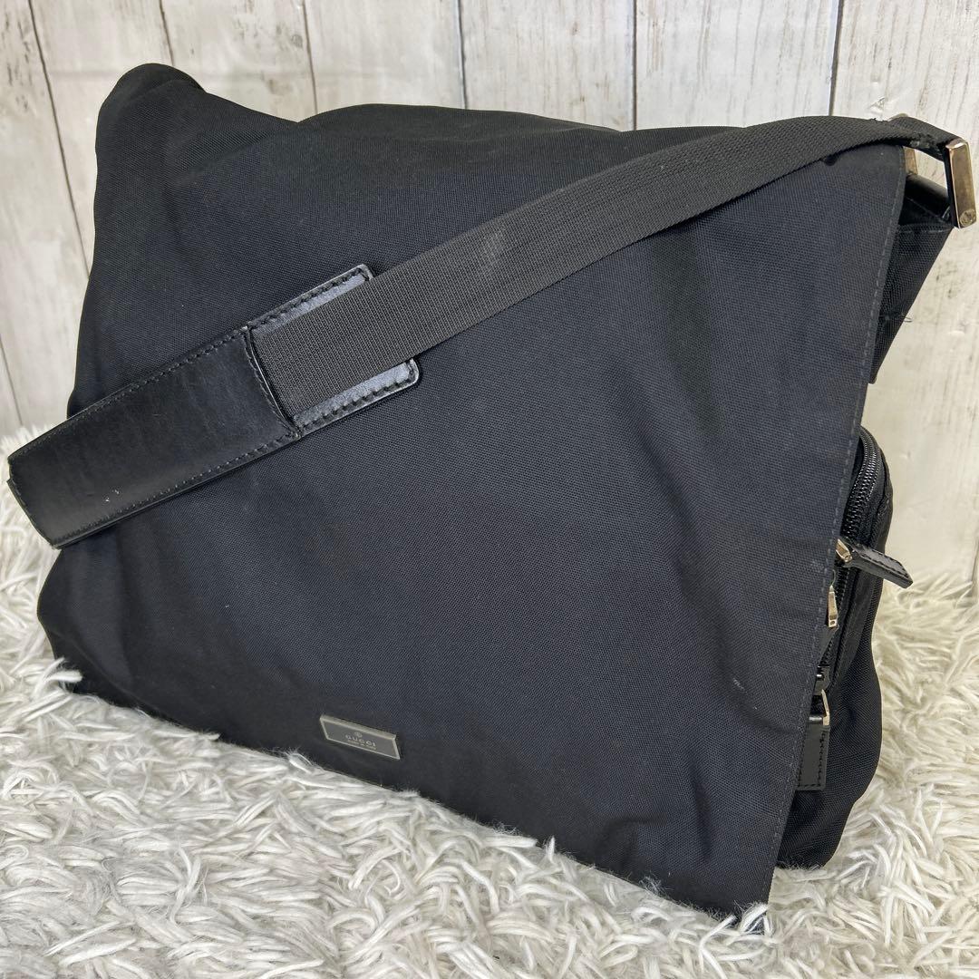 GUCCI ロゴ　ナイロン ショルダーバッグ　メッセンジャーバッグ　ブラック