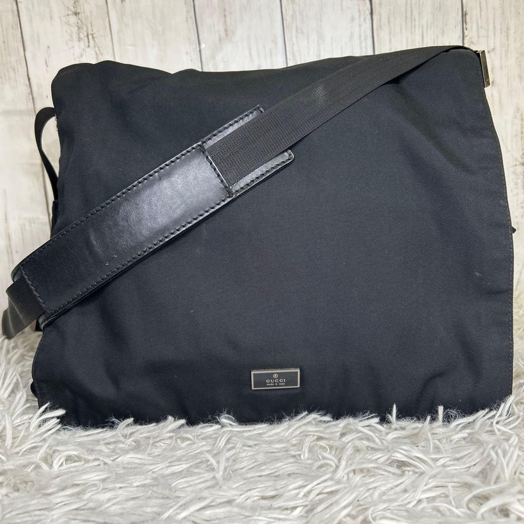 GUCCI ロゴ　ナイロン ショルダーバッグ　メッセンジャーバッグ　ブラック