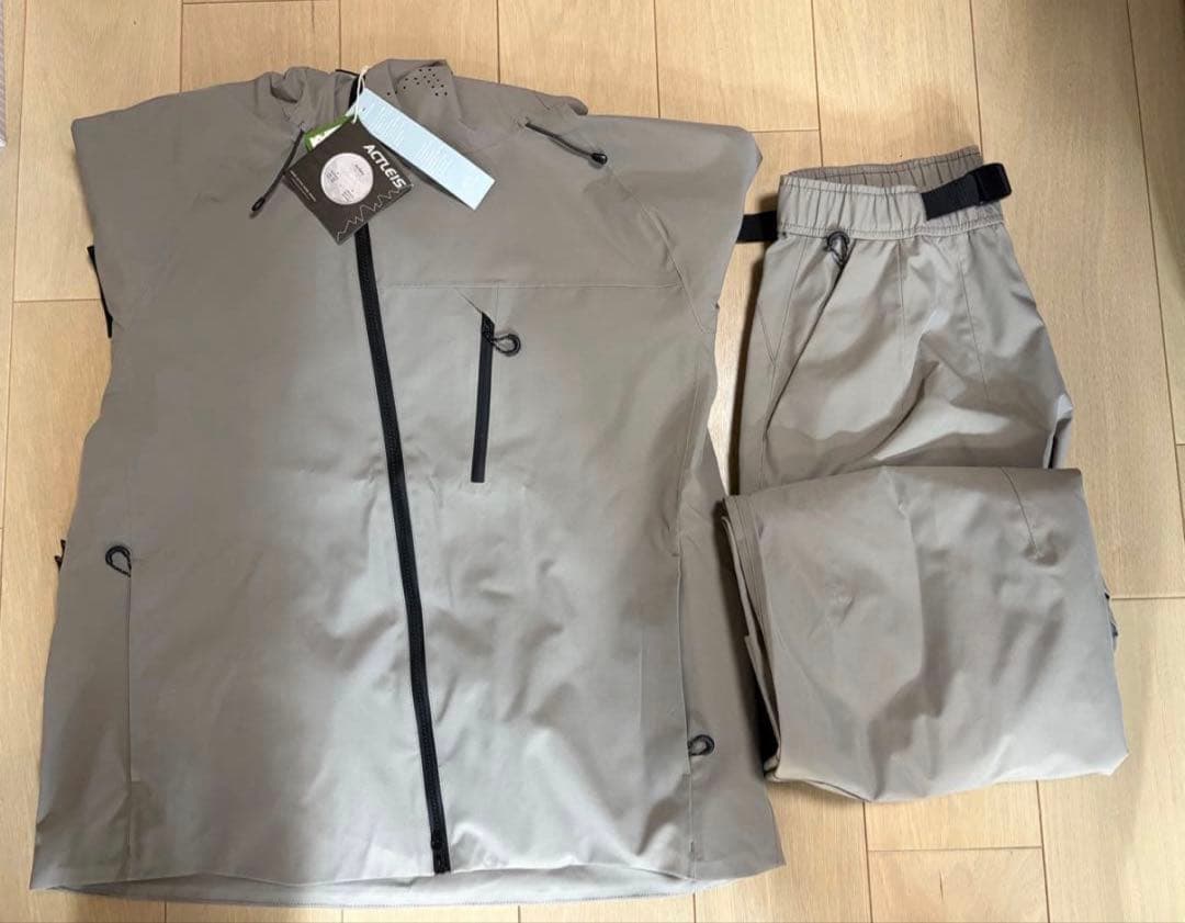 新品　Actleis スノボウェア上下セット メンズ　Sサイズ　サンドグレー