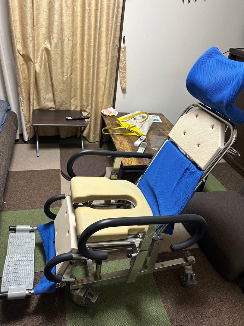 入浴用車椅子・シャワーキャリー 青