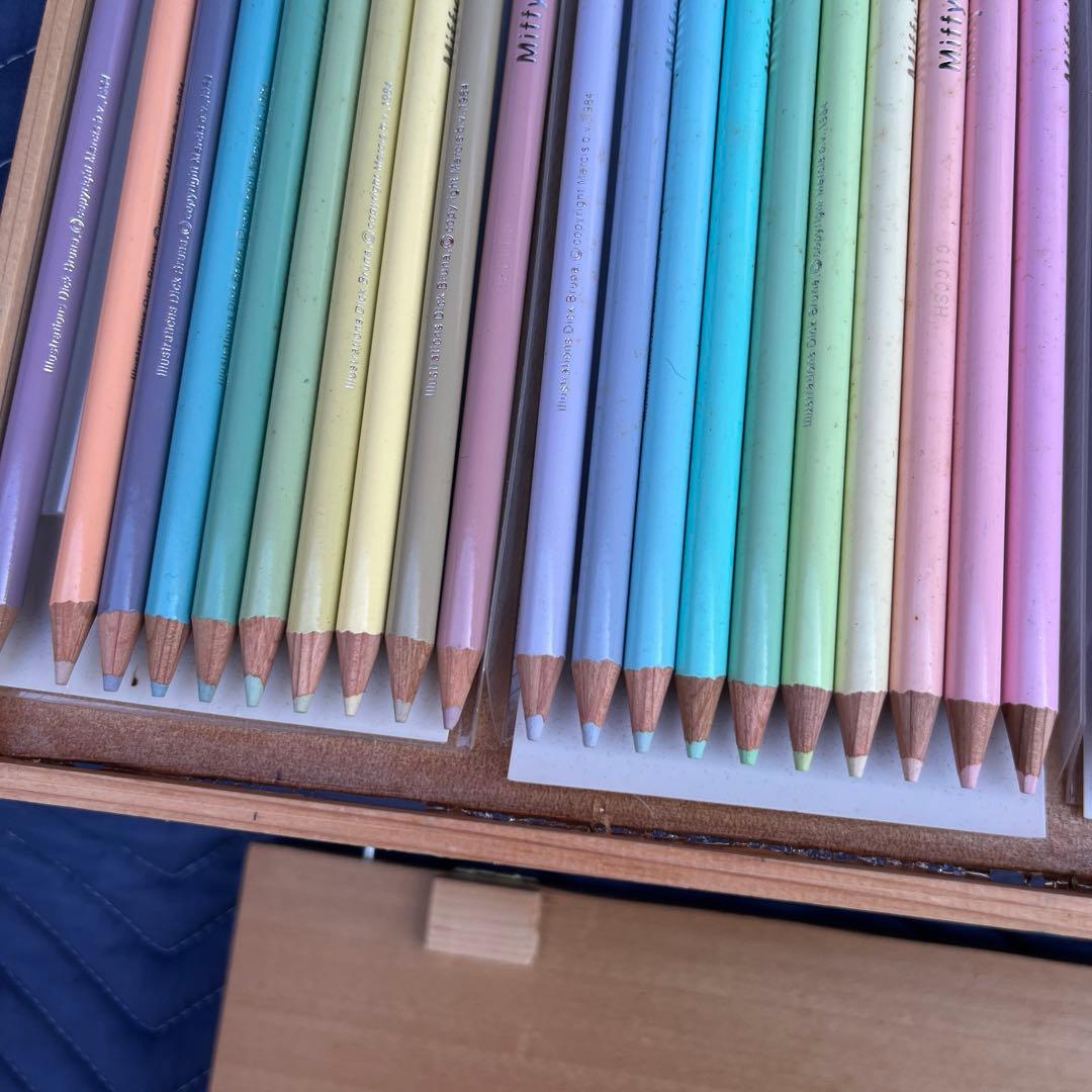 100色　色鉛筆