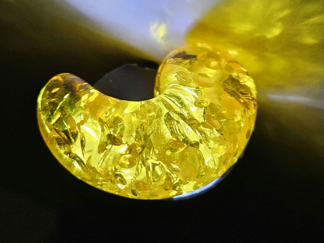 綺麗キラキラ 琥珀勾玉