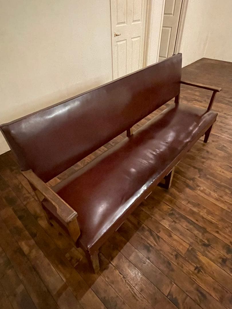 昭和レトロ　診療所の待合室　長椅子