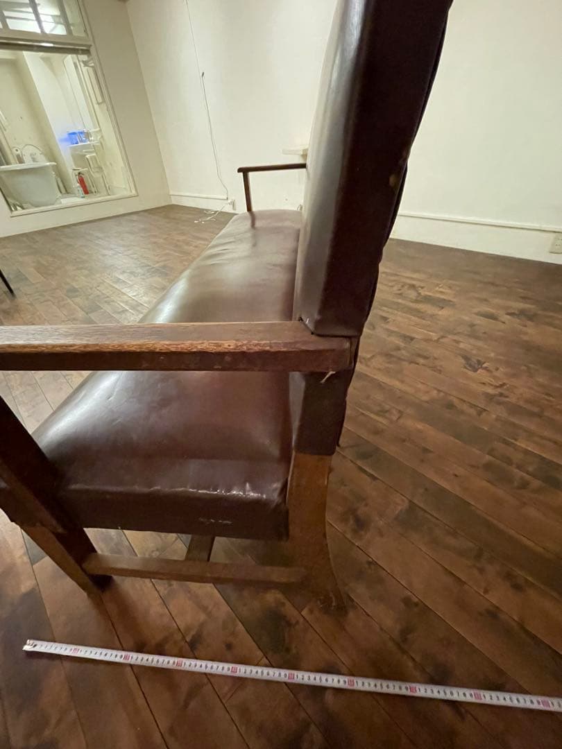 昭和レトロ　診療所の待合室　長椅子