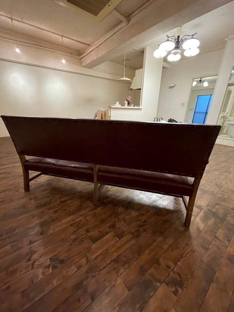 昭和レトロ　診療所の待合室　長椅子