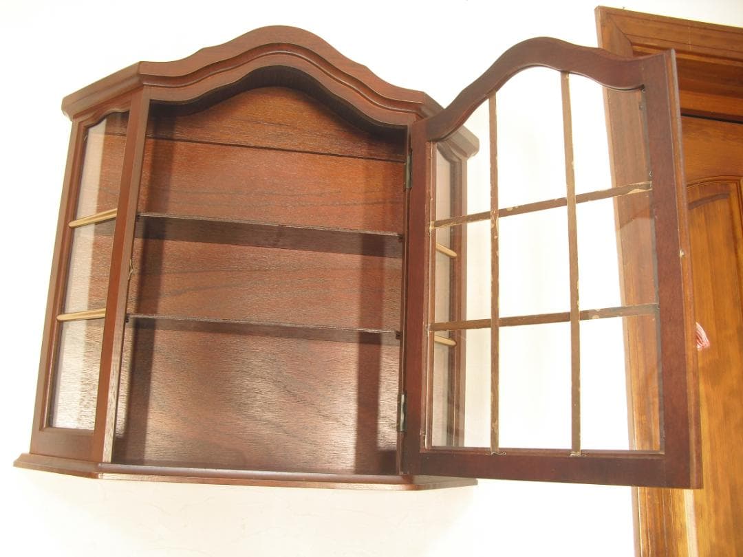 アンティーク調木製ウォールキャビネット☆壁掛けカップボード金彩 /飾り棚・ラック