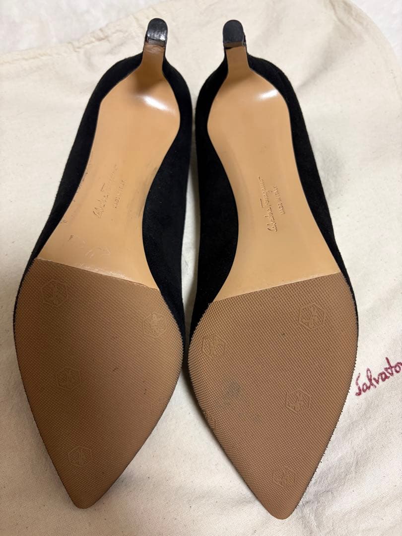 【美品】黒パンプス　スウェード　サルヴァトーレフェラガモ
