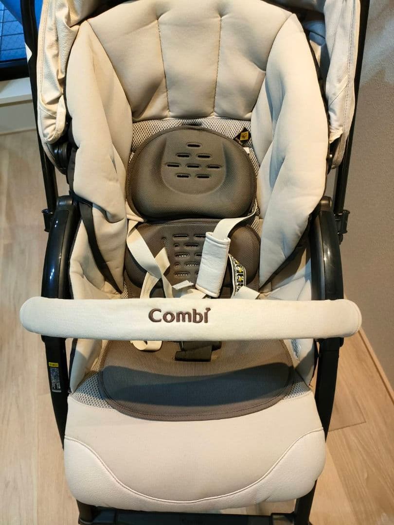 コンビホワイトレーベル クロスゴー ベビーカー　エッグショック　ガーデニアグレー
