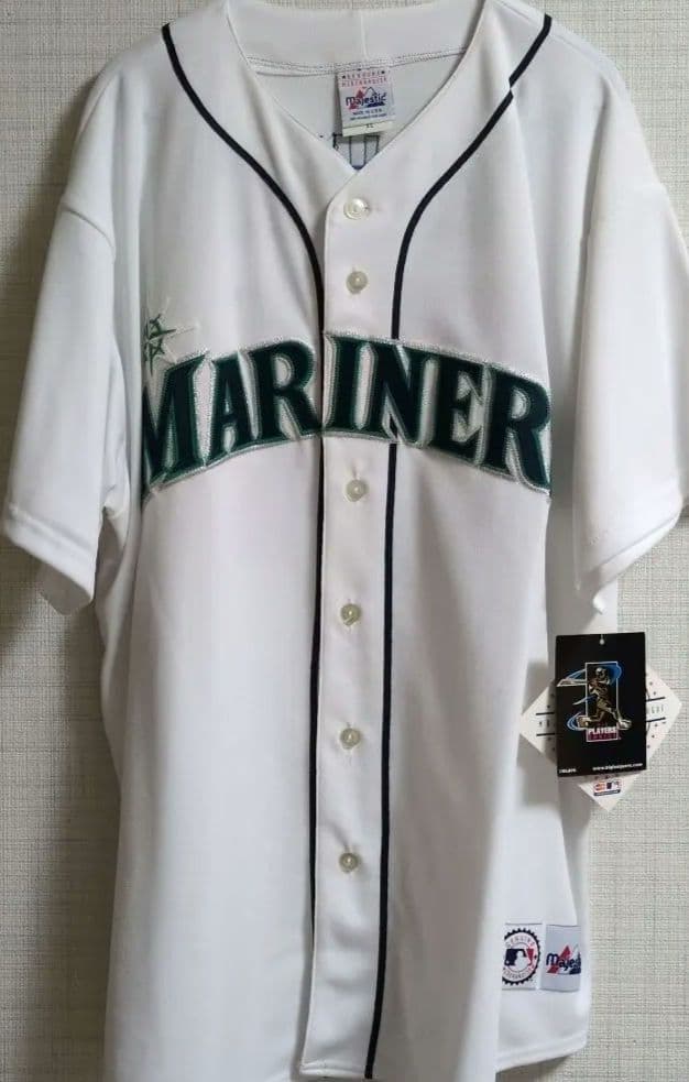 MARINERS ICHIRO 51 ホワイトユニフォームとTシャツ