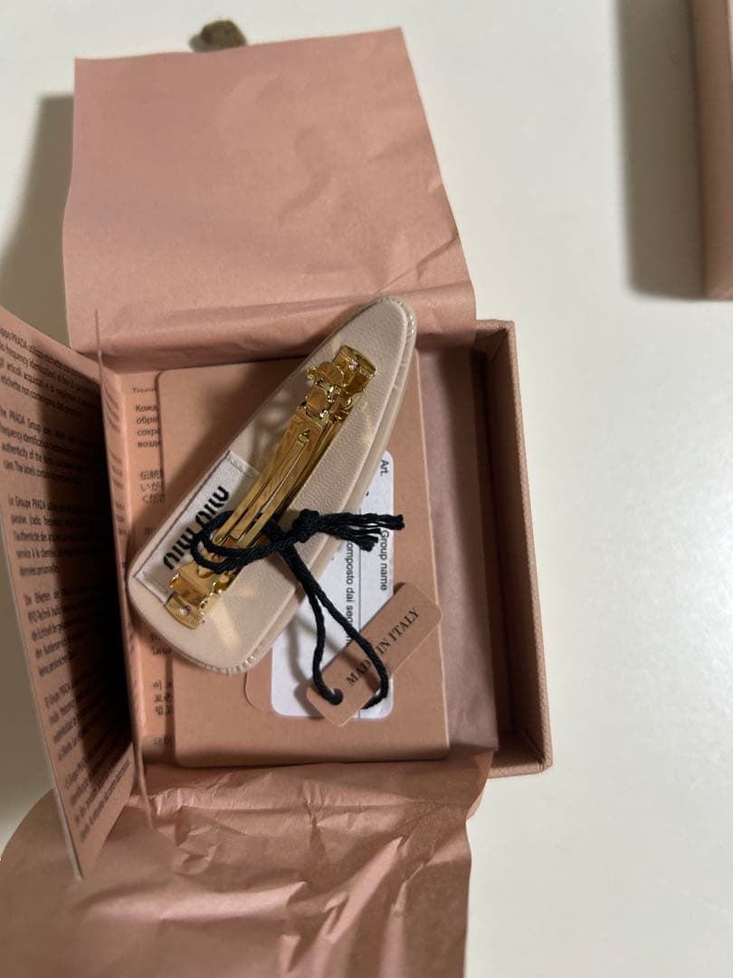 miu miu ピンク ヘアクリップ バレッタ
