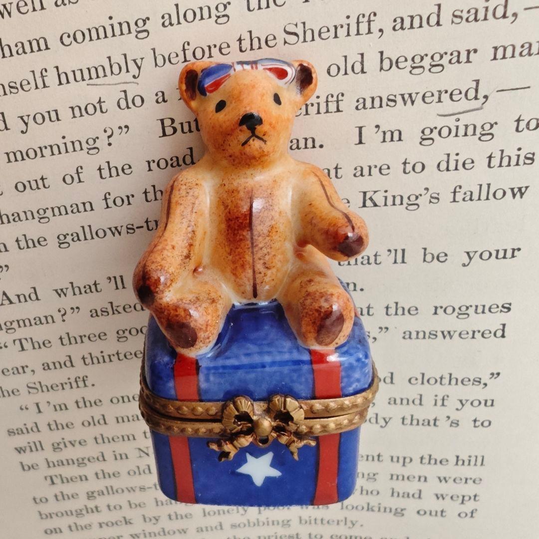 リモージュボックス　トリコロールリボンのテディベア　フランス製トリンケット