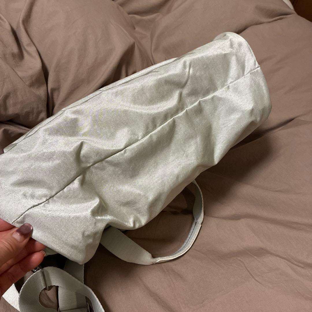 ライトグレー マザーズバッグ