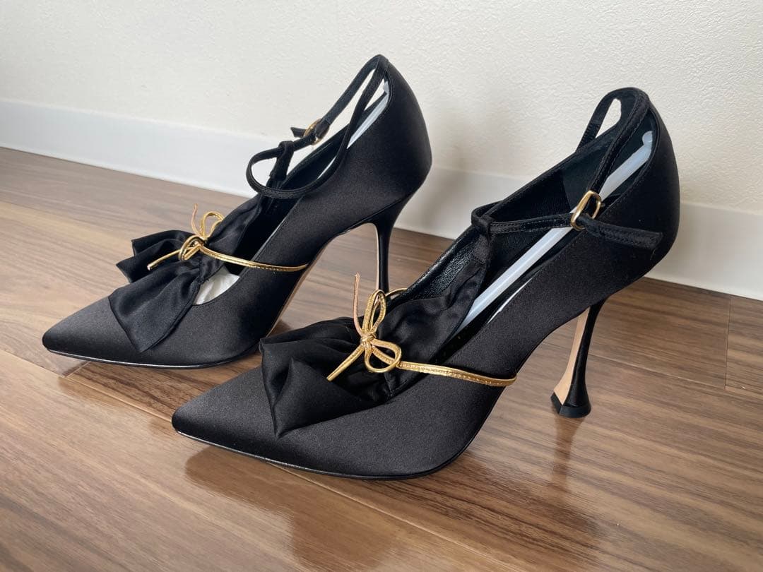 MANOLO BLAHNIK(マノロブラニク) ブラック　パンプス