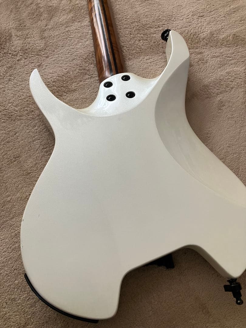 Mooer GTRS W800（Pearl White） ヘッドレスギター