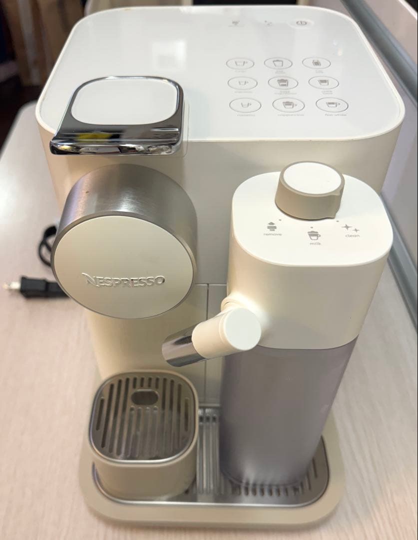 ネスプレッソ　グランラティシマ　ホワイト