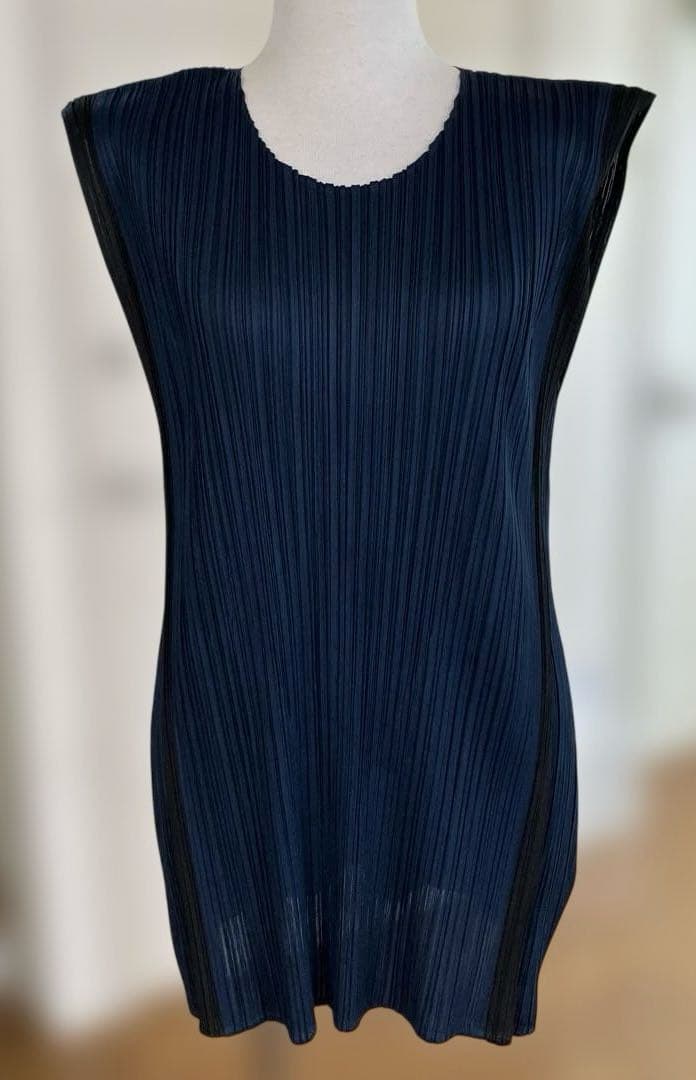 プリーツプリーズ トップス　ネイビー サイズ3 美品