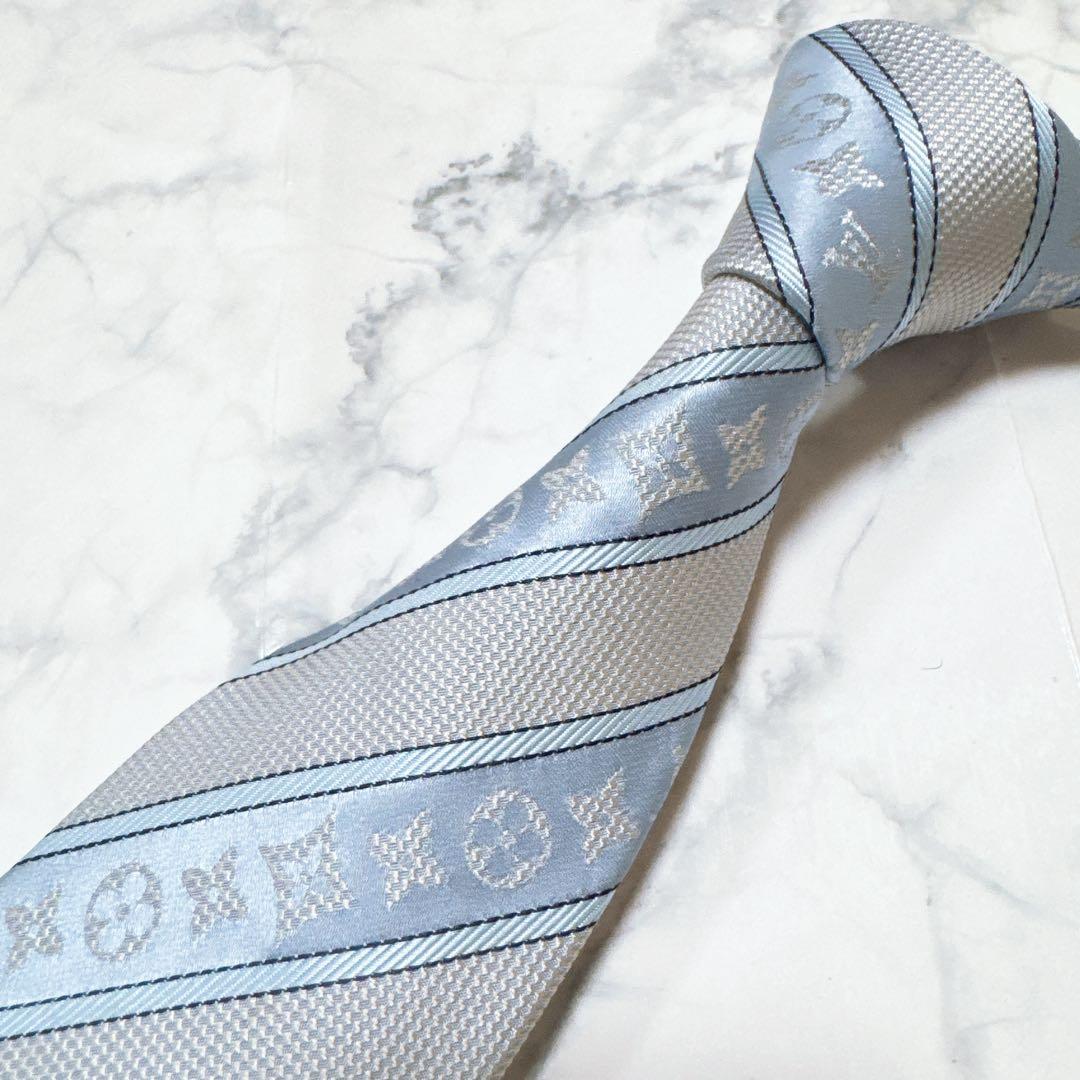 LOUIS VUITTON ライトブルー ネクタイ　モノグラム　レジメンタル