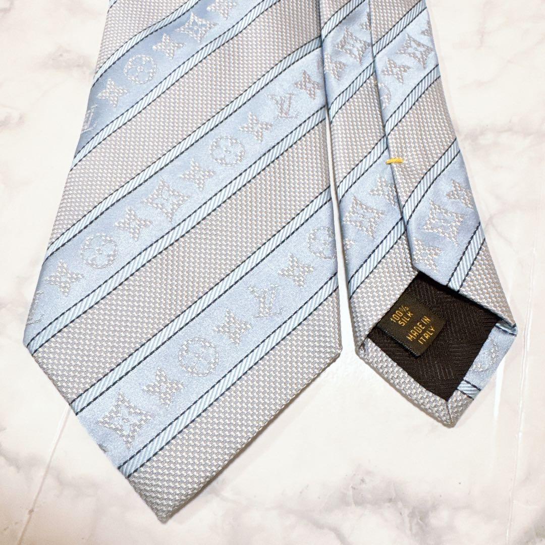 LOUIS VUITTON ライトブルー ネクタイ　モノグラム　レジメンタル