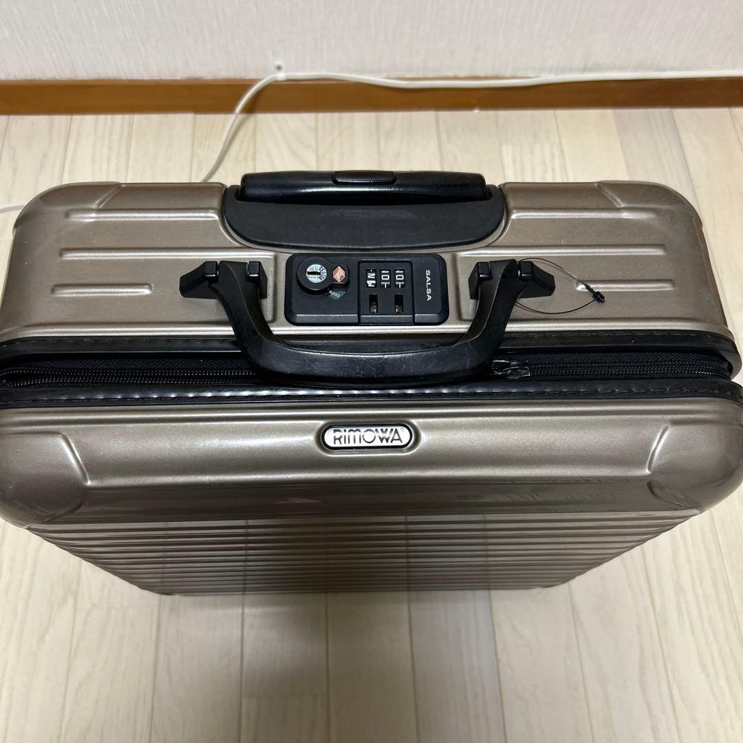 RIMOWA シルバー キャリーケース 中型（2輪）