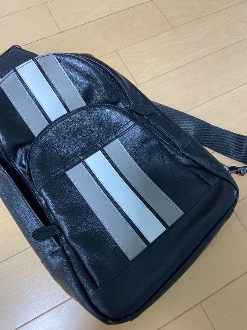 COACH ボディバッグ ストライプ 黒・グレー