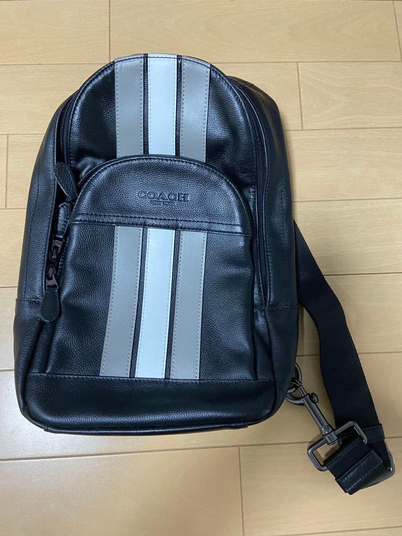COACH ボディバッグ ストライプ 黒・グレー