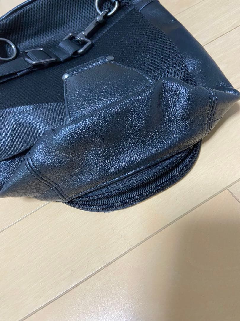 COACH ボディバッグ ストライプ 黒・グレー