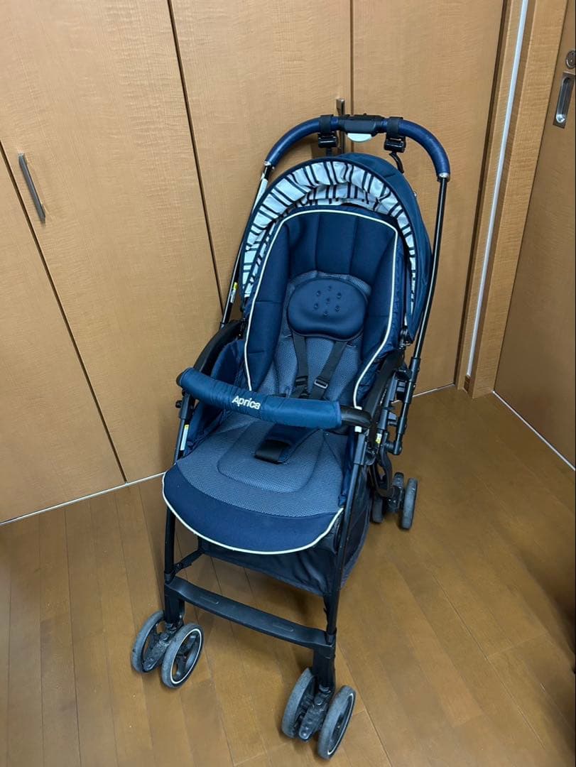 【美品 】アップリカ ベビーカー ラクーナクッションAB レザー調ハンドル