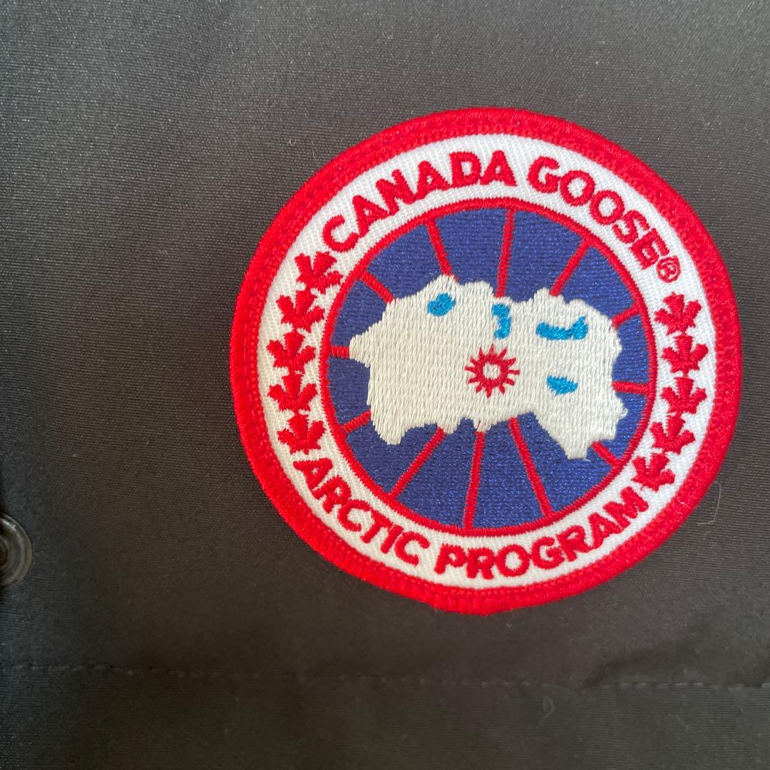 美品　  ブラックダウンベスト