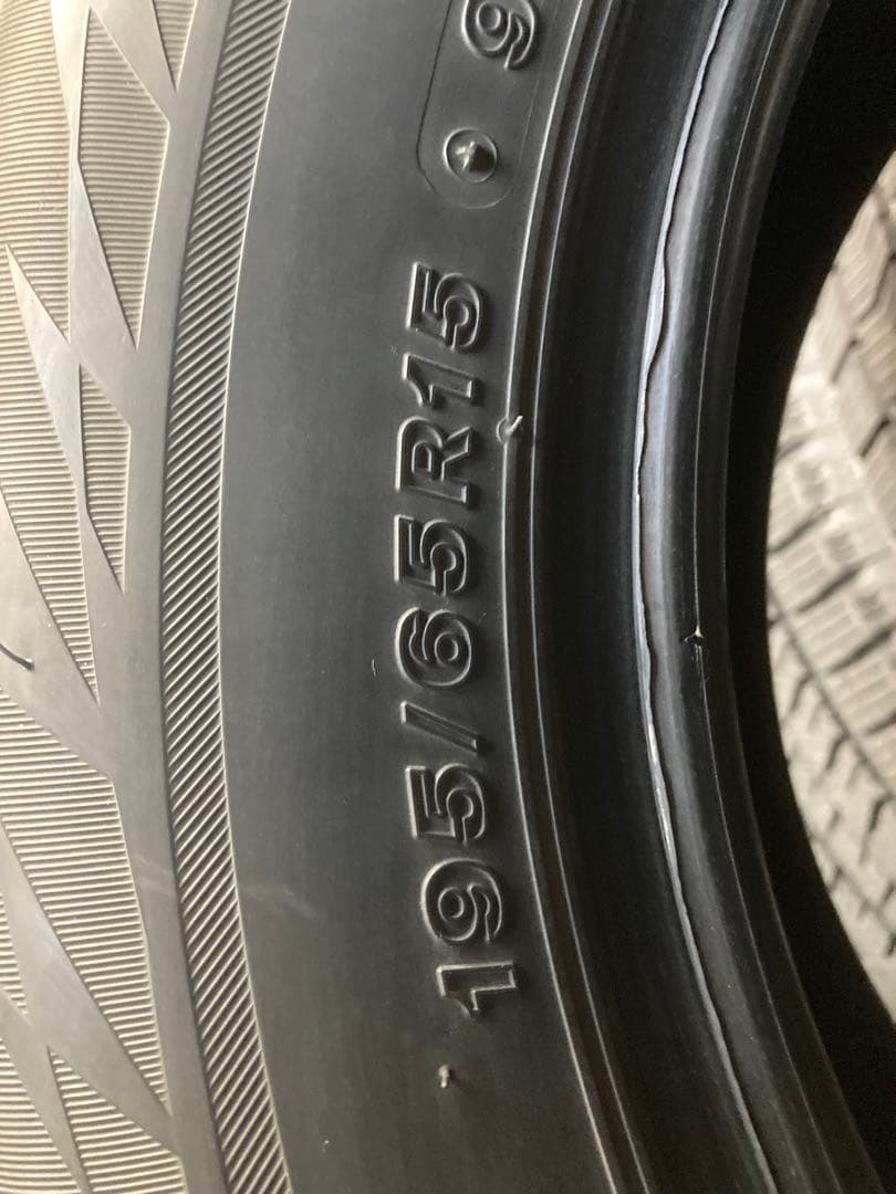 かっちゃん1。溝ありブリヂストンVRX2 195/65R15スタッドレス