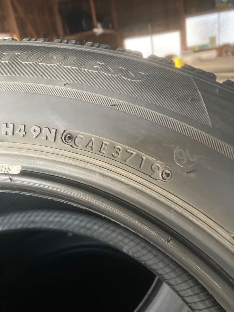 かっちゃん1。溝ありブリヂストンVRX2 195/65R15スタッドレス
