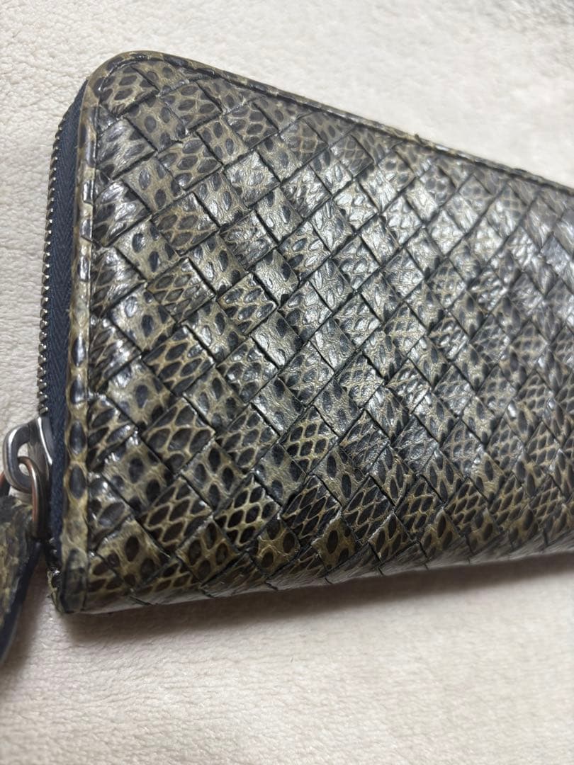 極美品　希少パイソン　ボッテガべネタイントレチャート　長財布　ラウンドファスナー