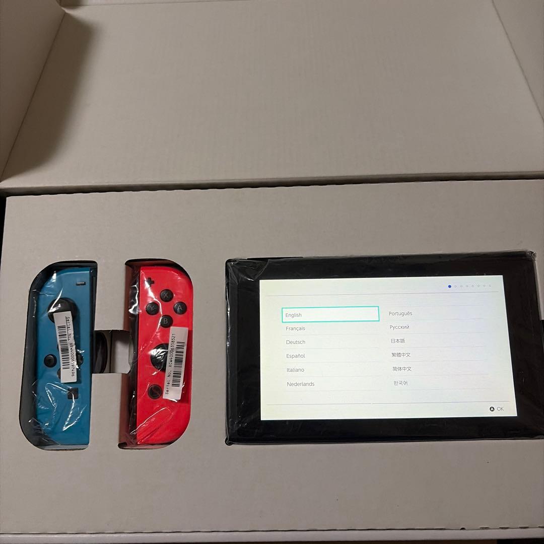 Nintendo Switch 本体 青と赤のJoy-Con付き