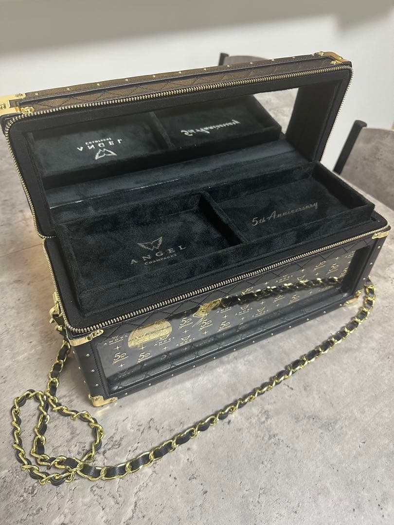 【新品】エンジェル シャンパン 5周年記念 レザージップタイプケース
