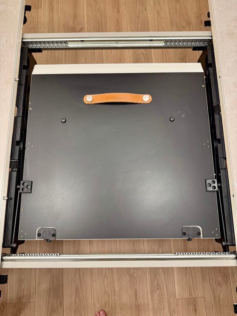 BoConcept ダイニングテーブルとチェア4脚のセット（送料込み）