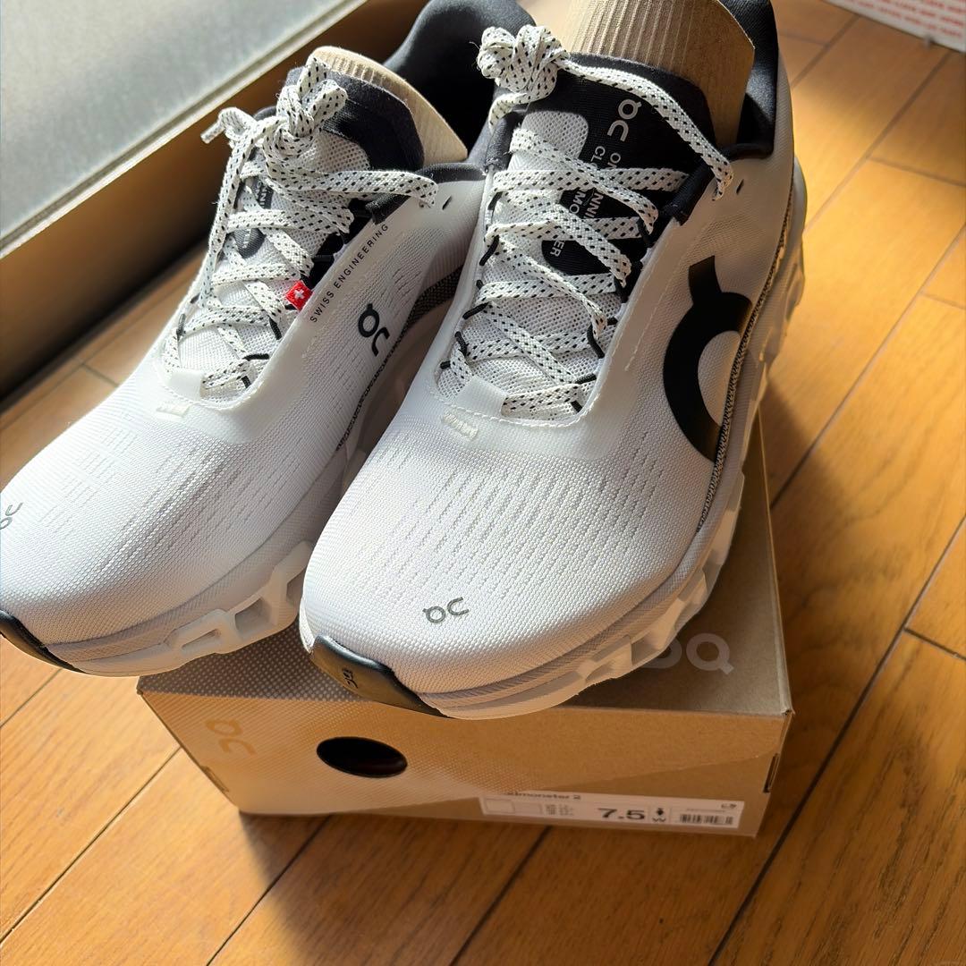 オン　　クラウドモンスター2 24.5センチ￼