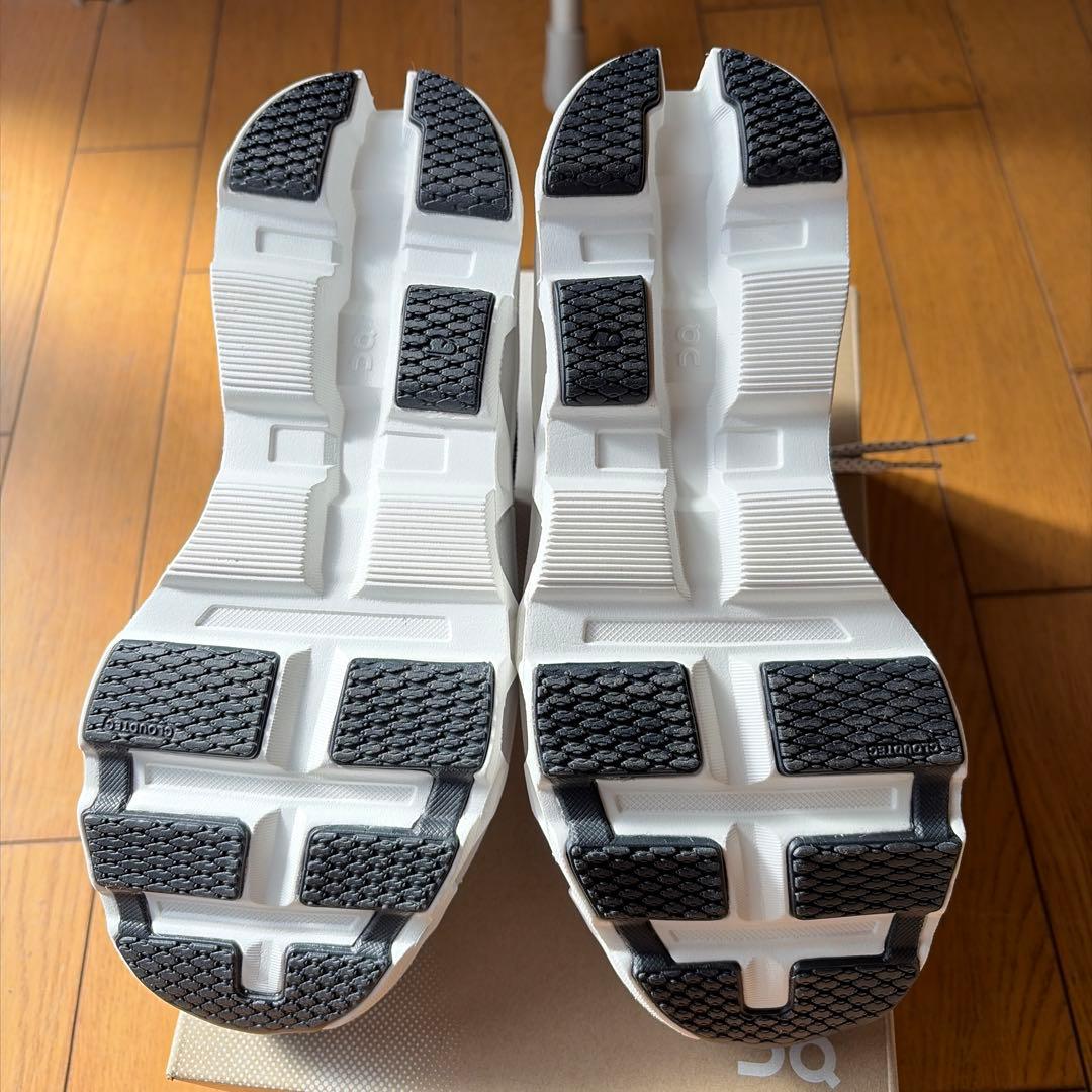 オン　　クラウドモンスター2 24.5センチ￼