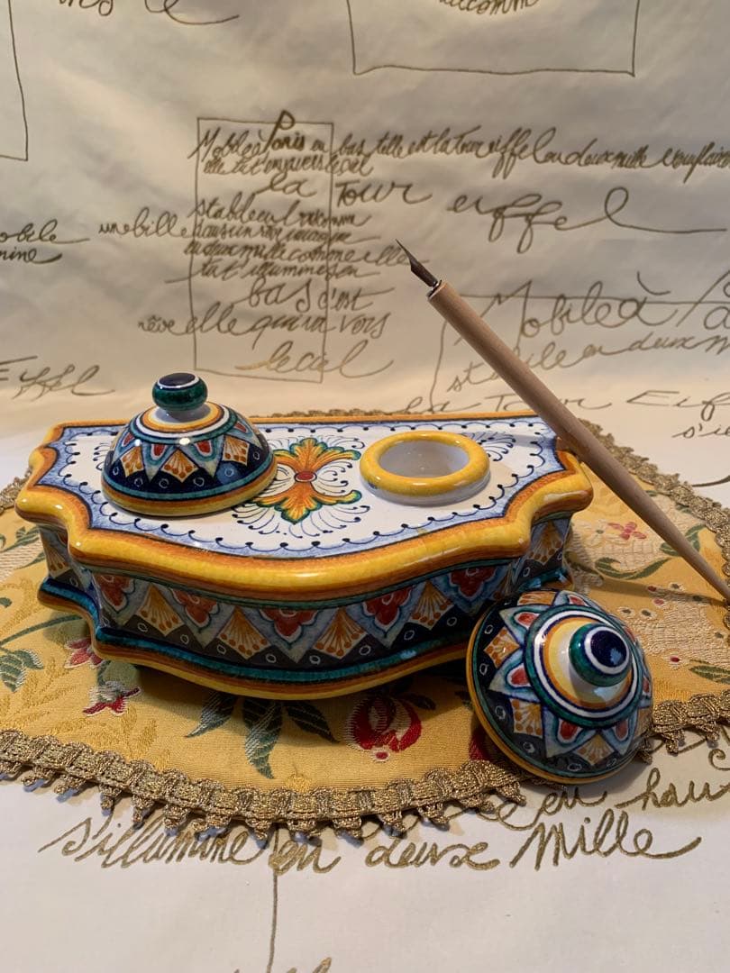 イタリア製　陶器置物　ビンテージのデルータ焼のインク壺！繊細で色が綺麗です！