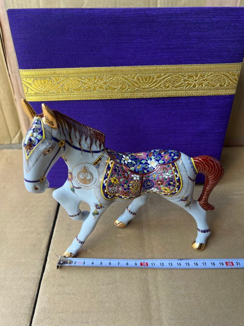 陶器製 馬の置物 専用ケース付き