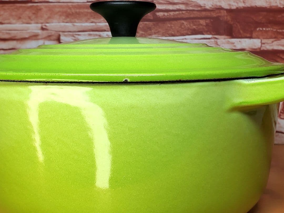 ☆値下げ中☆ル・クルーゼ　ココットロンド　フルーツグリーン　キウイ 20cm